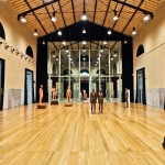 Le sculture di Aron Demetz in mostra alla pelanda di Roma