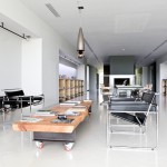 hall di ingresso con la libreria curata da 24 ore cultura (sole 24 ore e fratelli alinari)jpg