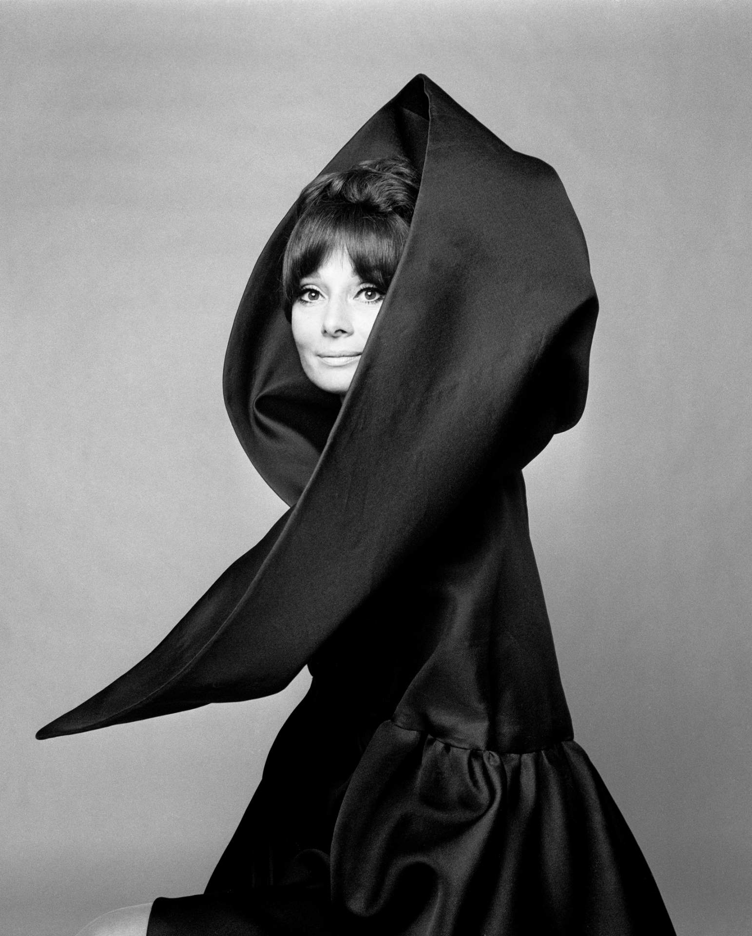 Gian-Paolo-Barbieri-Audrey-Hepburn-per-Valentino-Vogue-Italia-1969
