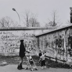 Mario Dondero, Due giorni prima della caduta del muro di Berlino, 1989, Courtesy Galleria M&D Arte, Gorgonzola